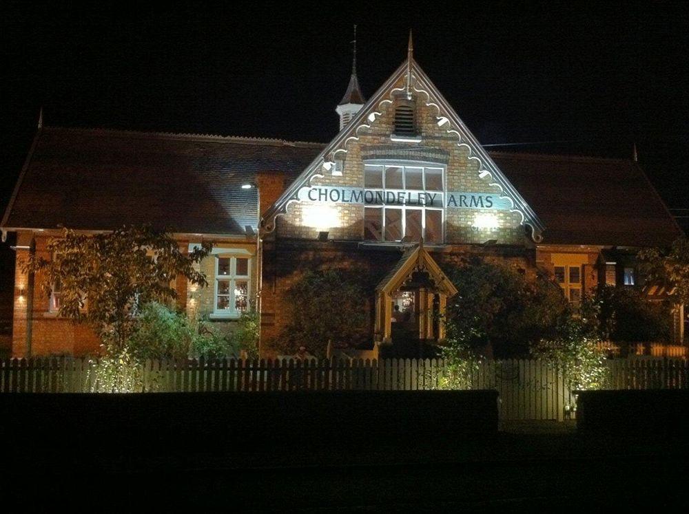 The Cholmondeley Arms Hotel Wrenbury Exterior photo
